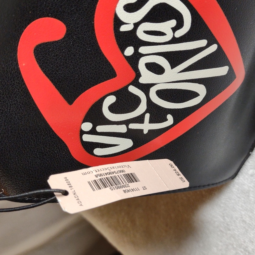 NWT Victoria's Secret Travel / Make-up Bag - Black & Red w/Wrist Strap - Picture 11 of 12